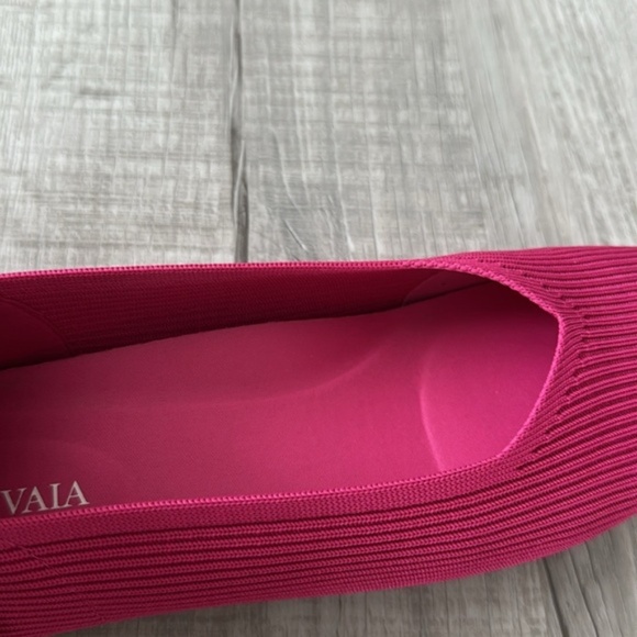 Vivaia Margot 2.0 Pitaya (magenta) 40.5 (EU) size 10 (US) flats like new in box - Picture 4 of 5